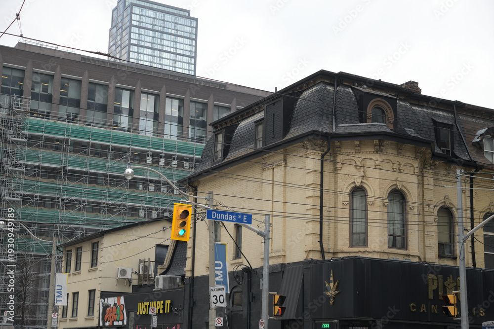 Naklejka premium 1879 Second Empire style heritage house at 152 Dundas St E (now a location of Plug Canna6is Cannabis Store and Just Vape It) at Mutual St, Toronto