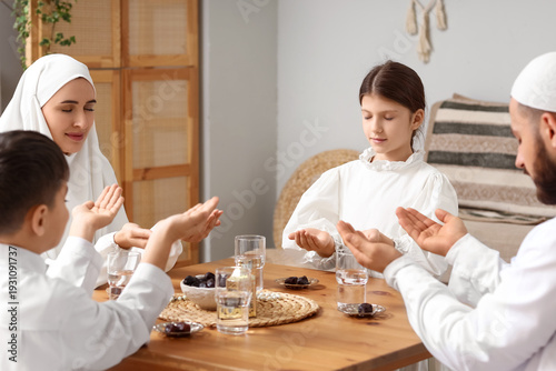 Muslim family praying befor...
