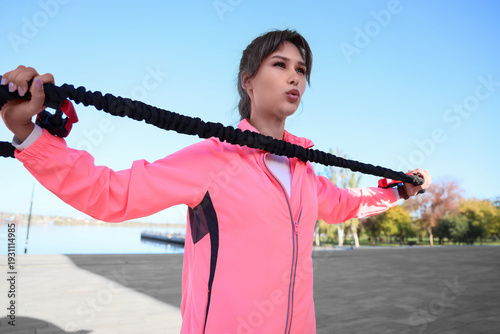 Beautiful young sporty woma...