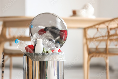 Bild auf Leinwand Full trash bin in modern kitchen, closeup