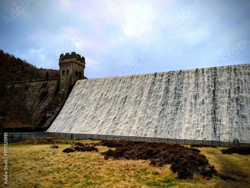 Fotografia Derwent dam flowing