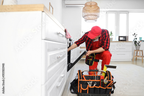 Male technician checking ov...