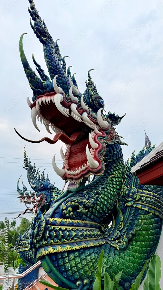 Fototapeta premium chinese dragon statue