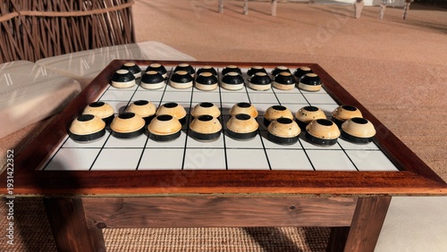 Fotografie Classic Gulf‑region Dama, a tactical two‑player game similar to checkers, emphasizing sharp planning and territorial control