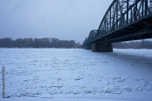 Fascynujące zjawisko w Toruniu, zamarznięta Wisła całkowicie - 8 luty 2026 rok,Toruń, Polska. A fascinating phenomenon in Toruń, the Vistula River completely frozen over - 8 February 2026, Toruń