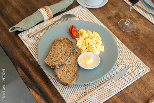 Billede på lærred Delicious Breakfast Plate with Scrambled Eggs and Toast.