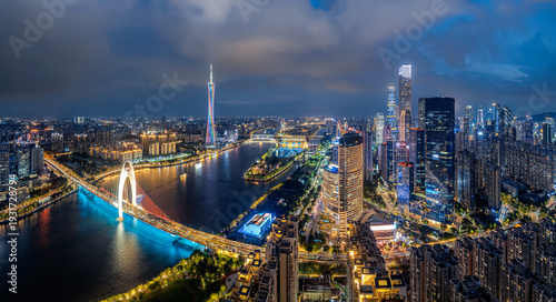 Fotografía High angle view of the illuminated city skyline and bridge over the Pearl River at night in Guangzhou, China