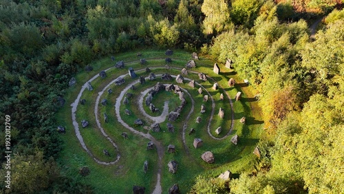 Foto The mystical Touchstone Maze stone monument in Blackmuir Wood, Scotland