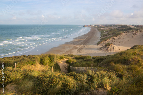 Plage des Dunes de la Slack se situe entre la Pointe aux Oies et l'embouchure de la Slack entre Wimereux et Ambleteuse dans le département du Pas-de-Calais en région Hauts-de-France en été