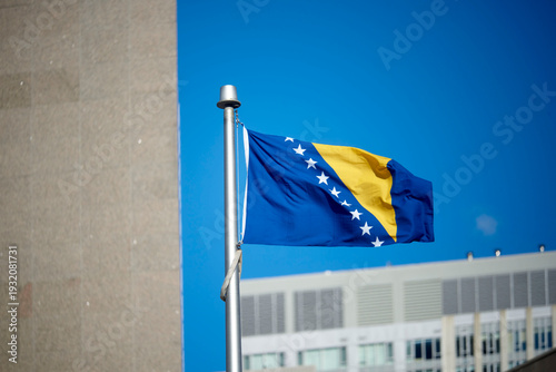 Obraz na plátne The Bosnian flag on a flag pole at Toronto City Hall's Nathan Phillips Square