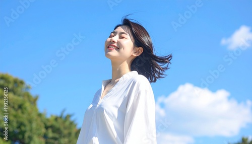 目を閉じて微笑む爽やかな女性, Serene Japanese Woman Smiling with Eyes Closed