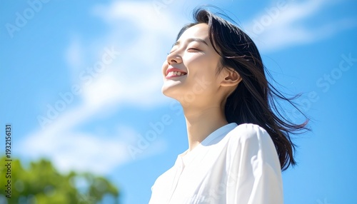 目を閉じて微笑む爽やかな女性, Serene Japanese Woman Smiling with Eyes Closed