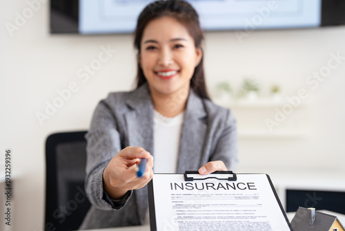 Bilde på lerret Woman gives pen offers to sign contract, partner promising good deal convincing to agree on terms of loan insurance put signature on legal business document concept