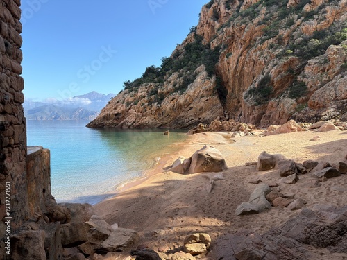 Crique paradisiaque en Corse
