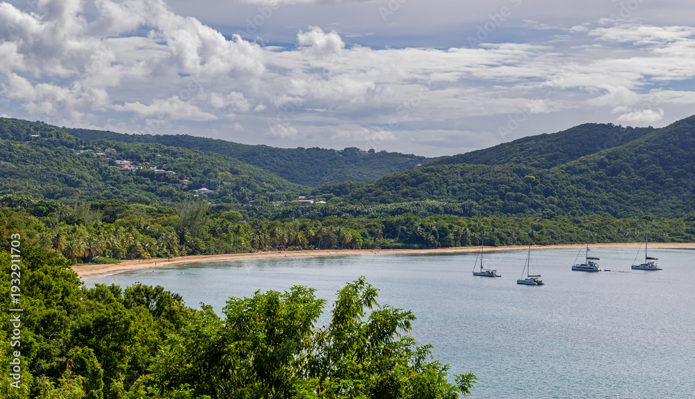 Obraz premium Panoramic view of Plage de Grande Anse - beach at west coast of Caribbean island Guadeloupe from view point De Vue De Gadet 