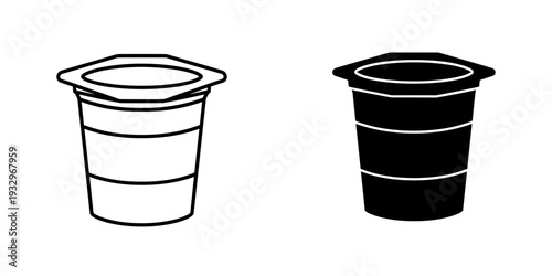 Comparison of two differently filled cylindrical containers with horizontal lines.