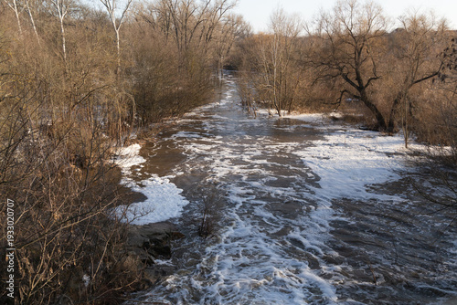 Foto Spring flood. Flooding from meltwater.