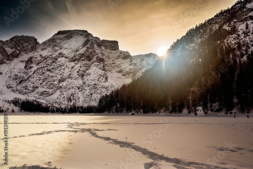 Foto Dramatic Winter Sun Over Snowy Dolomites Peaks, Italian Alps Landscape