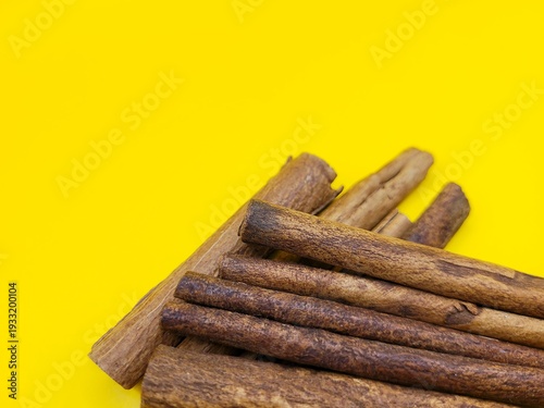 Many aromatic pieces of cinnamon sticks
