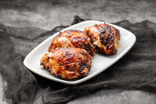 Photos delicious grilled chicken thigh on plate