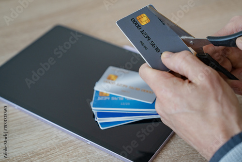 Closing a bank loan and disposing of a card