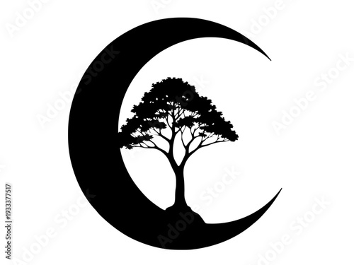 Ein stilisierter Baum wächst innerhalb einer großen Halbmondform. Das Motiv verbindet Natur mit Mystik und ruhiger Symbolik.KI Generiert
