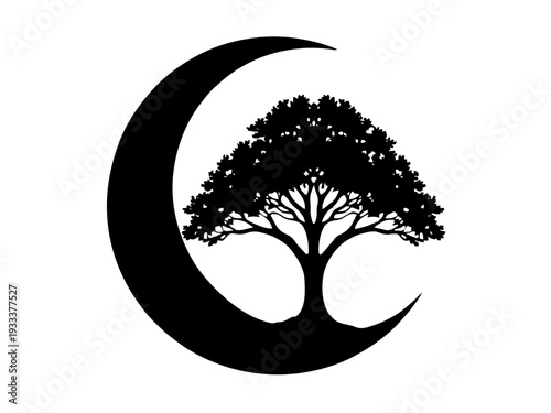 Ein stilisierter Baum wächst innerhalb einer großen Halbmondform. Das Motiv verbindet Natur mit Mystik und ruhiger Symbolik.KI Generiert
