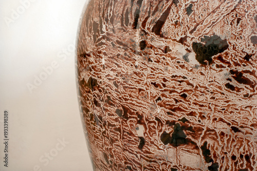 Foto Wine precipitate in a bottle, used yeast.