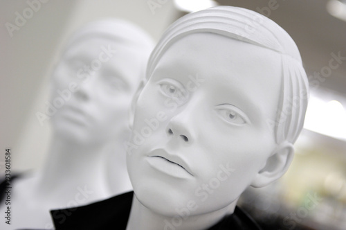 Obraz na płótnie Mannequins closeup of white expressionless androgenous faces in a store