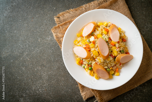 Bild auf Leinwand fried rice with sausage and mixed vegetable