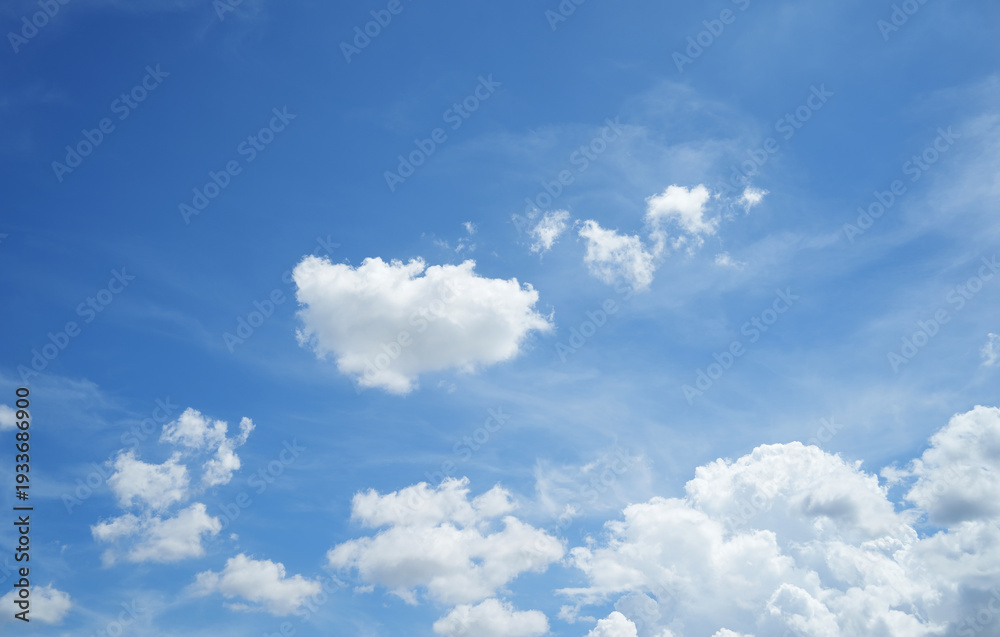Obraz premium blue sky background with tiny clouds