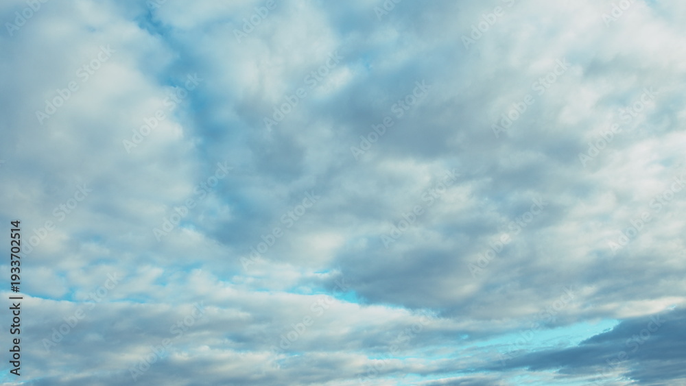 Obraz premium A Serene Sky painted with Fluffy Clouds and stunning Blue Hues thats truly captivating