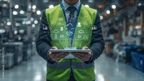 製造現場で日本人管理者がクラウド連携を説明