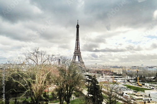 Konstfotografi Tour Eiffel par temps nuageux