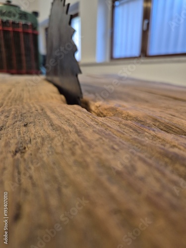 A table saw with a sharp saw blade