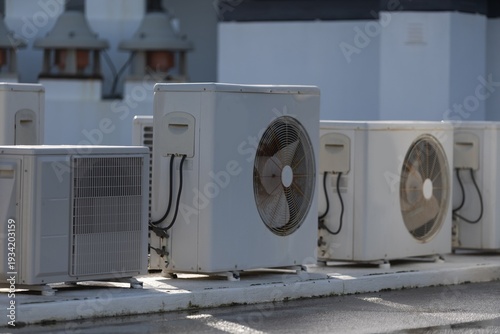 Schilderij op canvas HVAC systems operate on a rooftop with industrial air conditioning units providing ventilation and cooling for commercial buildings and urban infrastructure