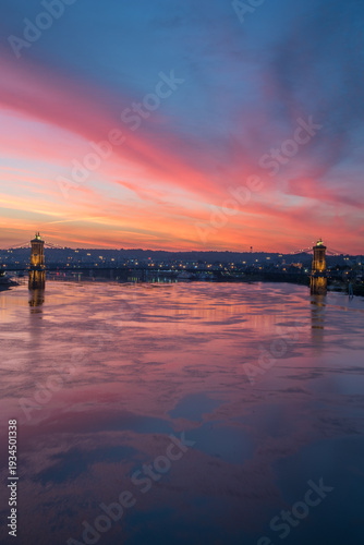 Obraz na płótnie sunrise over cincinnati ohio