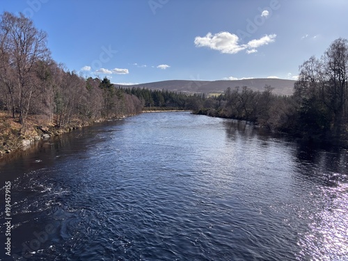 Cuadro en lienzo View along the River Dee near Ballater