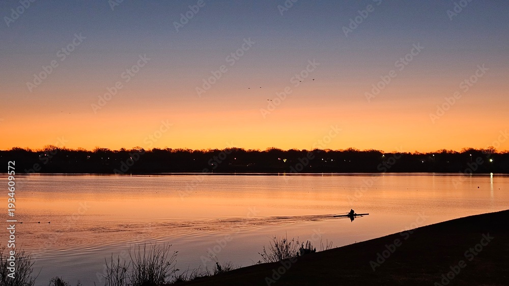 Obraz premium sunset on white rock lake dallas texas