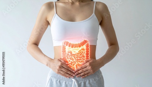 白いキャミソールでお腹を両手で押さえる女性に腸内の光るホログラムが透けて見える消化健康イメージ
