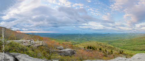 фотографія Panoramic view from Rough Ridge overlook showing expansive mountain valleys and rolling hills under cloudy sky