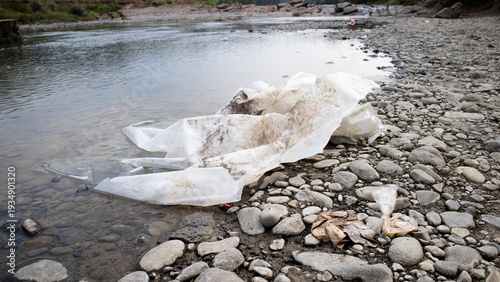 Φωτογραφία plastic, rivers and environmental pollution