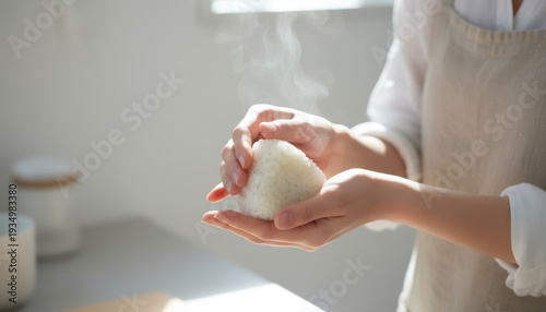 Wallpaper Mural おにぎりを握る手：湯気 Torontodigital.ca