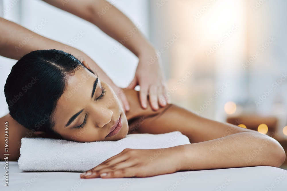 Obraz premium Hands, woman and rest with back massage at spa for stress relief, muscle healing and skincare. Bokeh, people and physical therapy with masseuse, therapeutic treatment and pamper session for wellness