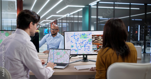 Quadro em tela Diverse Team Studies City Maps On Laptops, Planning Land And Property