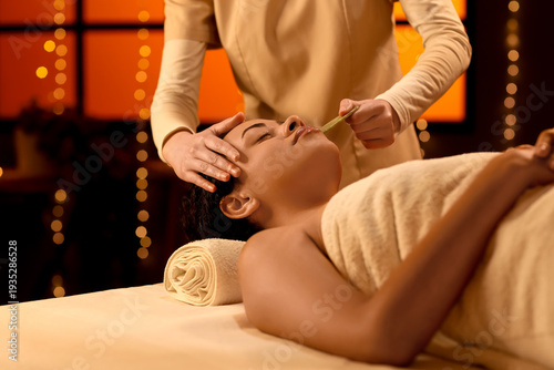 Female therapist with guash...