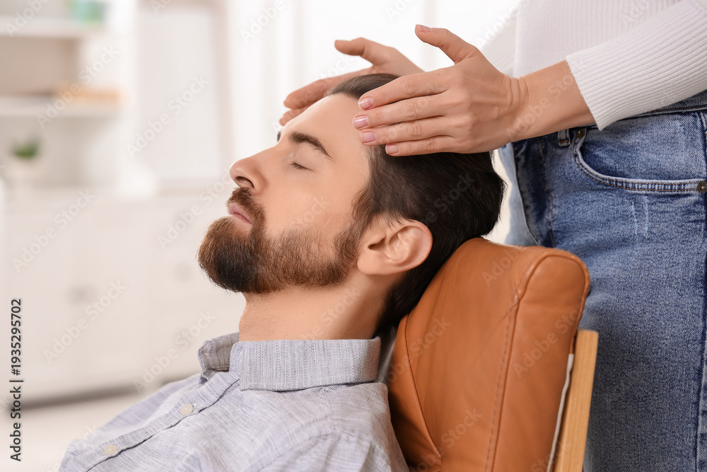 © Pixel-Shot - Female psychologist hypnotizing man in office, closeup