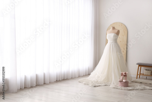Mannequin with wedding dres...