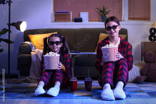 Cute Asian sisters with 3D ...