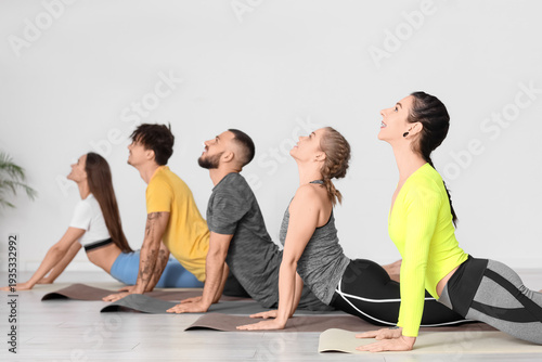 Group of sporty young peopl...